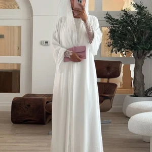 سيساكيا فاشن دبي، فستان ماكس مزين بلوحة من الدانتيل الجيبور، مع حجاب، عباية إسلامية مفتوحة سادة، موديل 2025